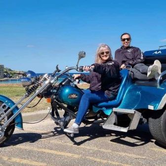 Debbie & Liz 1.5 Hour Bondi Beach Tour